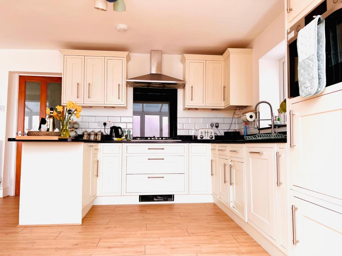 Gordy Hall -Sea Facing Welsh Cottage With Stunning Views Pendine Exterior photo